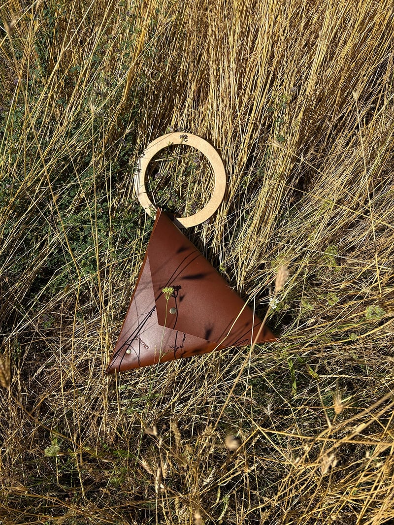 Triangle Bag in Kamel