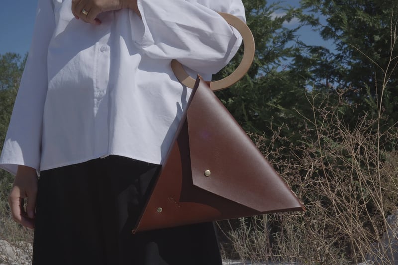 Triangle Bag in Kamel