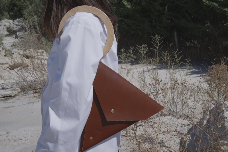 Triangle Bag in Kamel
